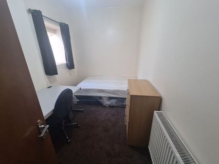 6 Bed - 27 Regent Terrace, Hyde Park, Leeds - LS6 1NP - Student - Photo 4