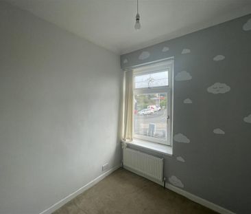 3 bedroom end of terrace house to rent - Photo 5