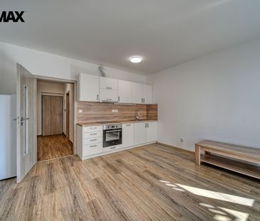 Pronájem bytu 1+kk a garsoniéry 32 m² - Fotografie 3