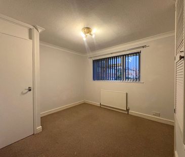 Purley Way, Frimley, Camberley, Surrey, GU16 - Photo 5
