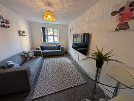 6 Bed Terraced House, Denison Court, NG7 - Photo 3