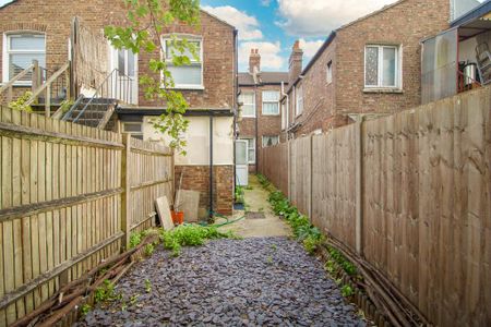 3 bedroom maisonette to rent - Photo 3