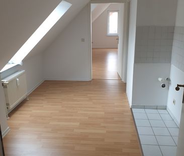 Gemütliche 2-Zi-Dachgeschosswohnung mit Balkon in ruhiger Stadtrand... - Photo 1