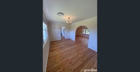 Spacious 4 bedroom family home with bush views - Photo 2