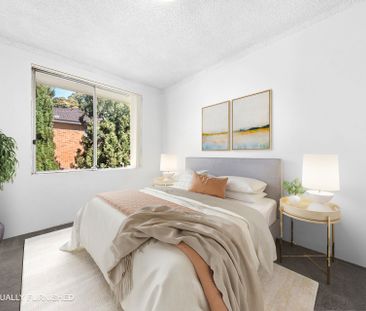 Light-Filled Top Floor Apartment - Photo 4