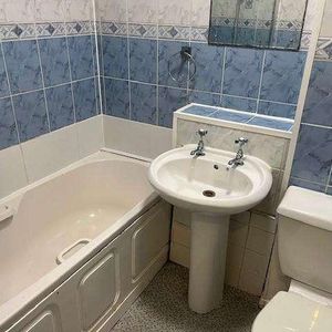 Collier Row Road, Romford, RM5 - Photo 3