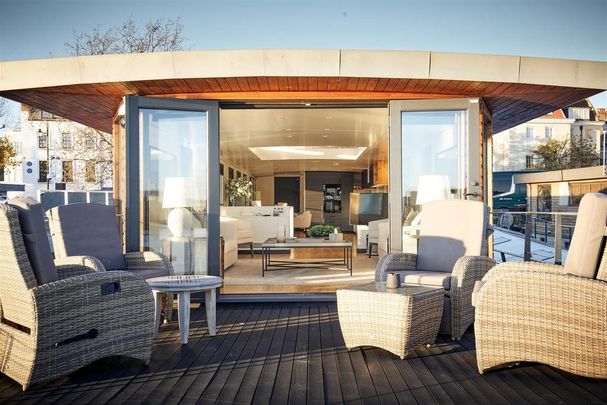 3 bedroom houseboat to rent - Photo 1