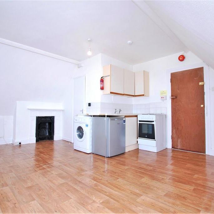 Studio to rent - Photo 1