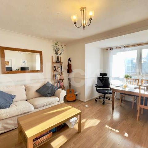 bright & airy one bedroomed apartment - Photo 1