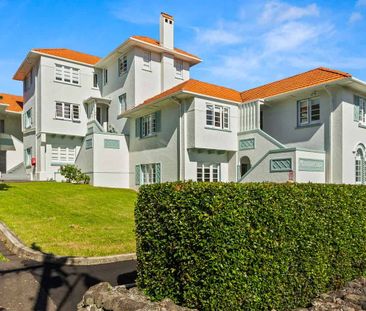Historic Art Deco Apartment - Mount Eden (2 brms) - Photo 1