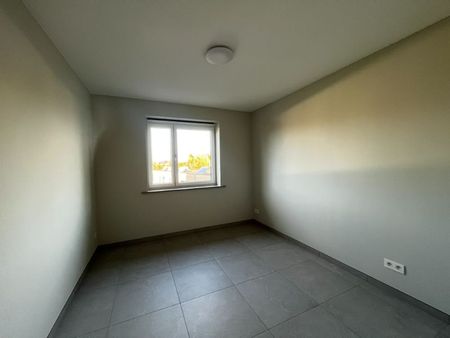 Nieuwbouwappartement met 2 slaapkamers, bureauruimte, terras en autostaanplaats - Photo 2