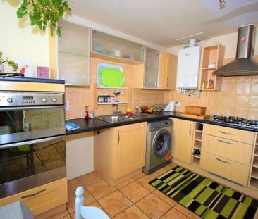 4 bedroom semi-detached house to rent - Photo 1