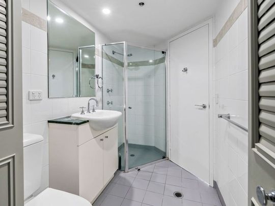 Beautifully positioned in the heart of Chatswood City - Photo 1
