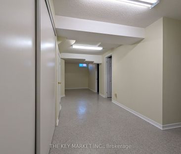 Townhouse For Lease | N8146710 - Photo 2