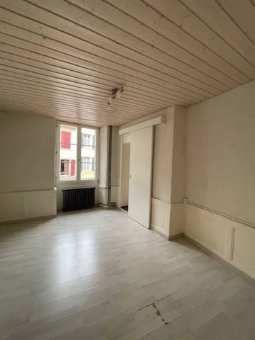 In the heart of the city of Orbe, beautiful 3-room apartment - Photo 2