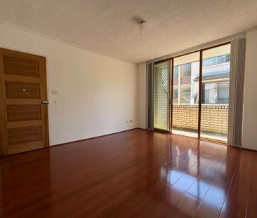 First Floor One Bedroom Unit&excl; - Photo 1