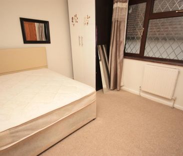 Muirfield, East Acton, London, W3 7NR - Photo 2