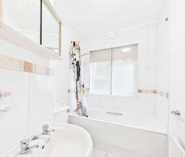Courtlands, Maidenhead, Berkshire, SL6 - Photo 6