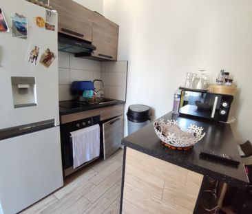 Location Appartement 2 pièces 31m² MARSEILLE 10ème - Photo 3