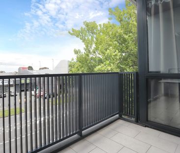 DISCOVER SOPHISTICATION & LIFESTYLE IN OAKLEIGH’S TOP LOCATION - Photo 2