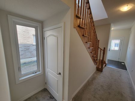 For Lease - 121 Baker Street, Thorold, Ontario - Photo 2