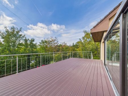 Maison jumelée rénovée de 5.5 pièces avec jardin, véranda et grand salon cadre familial calme à Le Mont-sur-Lausanne - Photo 2