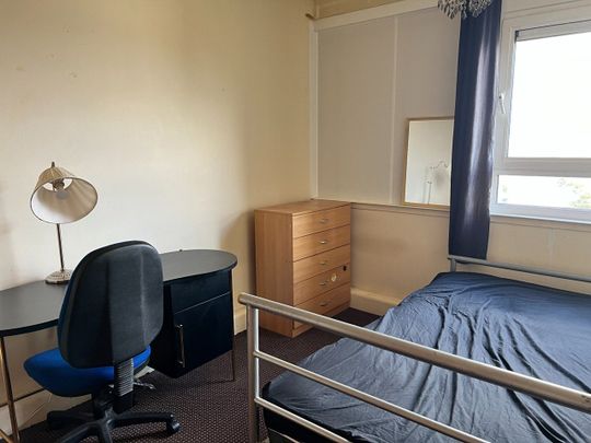 Room in a Shared Flat, Duffield Court, M15 - Photo 1