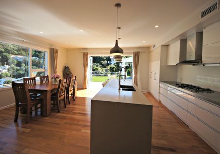 A stunning 5 bedroom, 3 bathrooms furnished family home with views to WOW - Photo 4