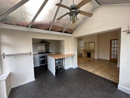 3 bedroom semi-detached house to rent - Photo 4