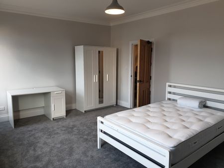 5 Bed Semi-Detached House, Radcliffe Road, NG2 - Photo 3