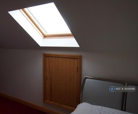 1 bedroom in a house share to rent - Photo 4