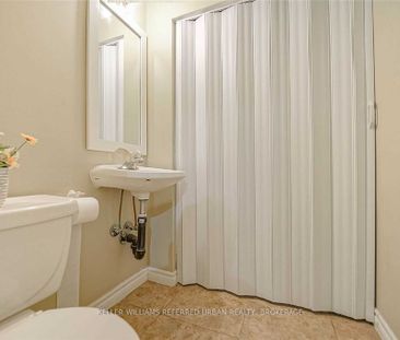 For Lease - 75 William Curtis Circle, Newmarket, Ontario - Photo 3