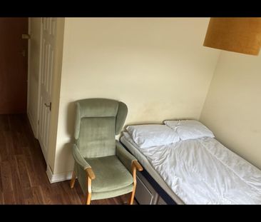 Room in a Shared House, Richville Road, SO16 - Photo 1