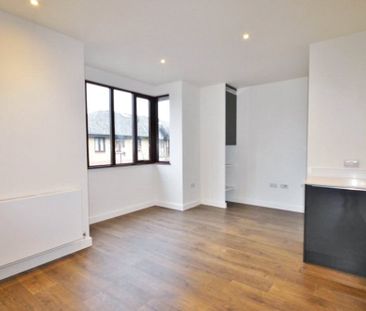 Hanworth Lane, Chertsey, Surrey, KT16 9FP - Photo 1