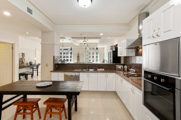 208, Adelaide Street, QLD, Brisbane City - Photo 1
