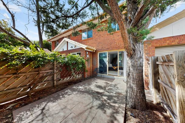 Effortless Living with Modern Appeal - Photo 1