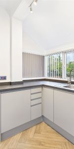 Elmers Drive, Teddington, TW11 - Photo 3