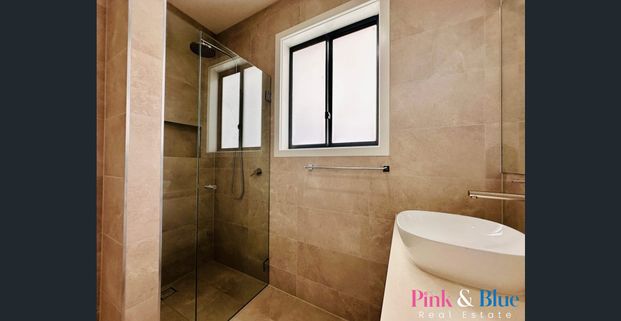 Brand new 4 Bedroom Family Home for Rent! - Photo 1