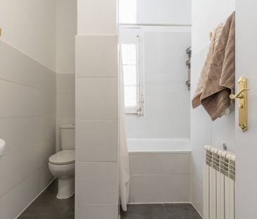 Room with a balcony in Redondilla Street - Photo 6