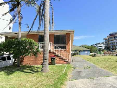 3 Bedroom House in the Heart of The Entrance - Photo 2