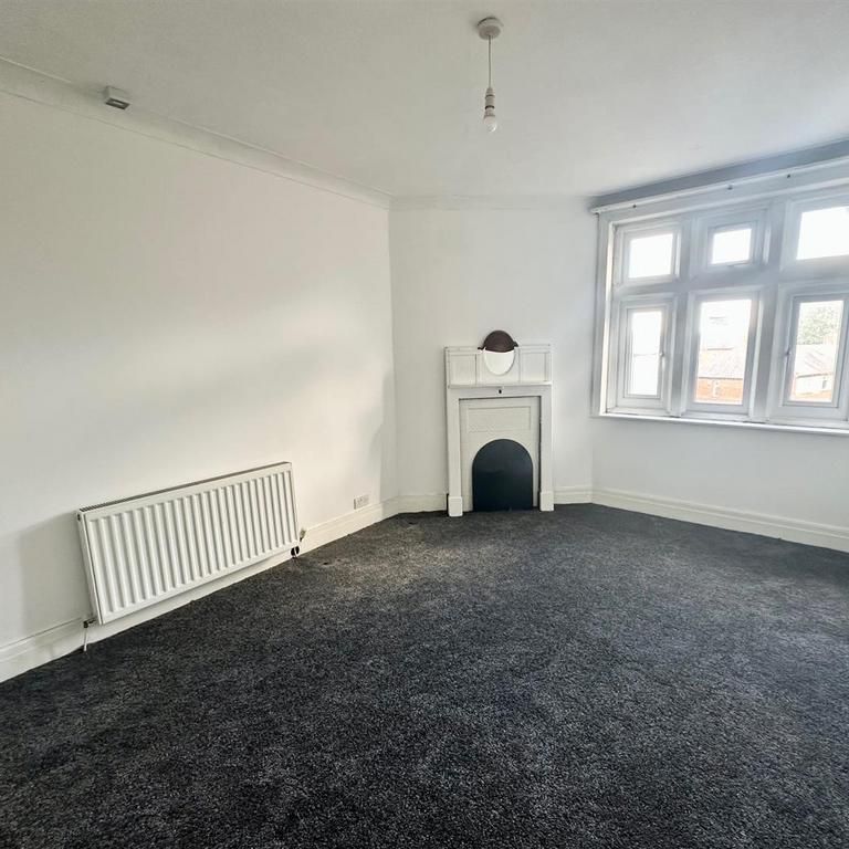 3 bedroom flat to rent - Photo 1