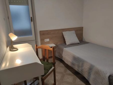 Carrer dels Alts Forns, Barcelona, Catalonia 08038 - Photo 3