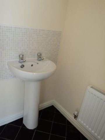 3 bedroom property to rent - Photo 4