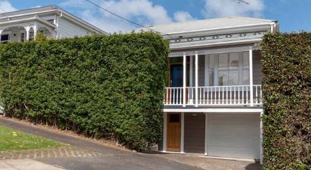 Big Home in Kingsland - Photo 5