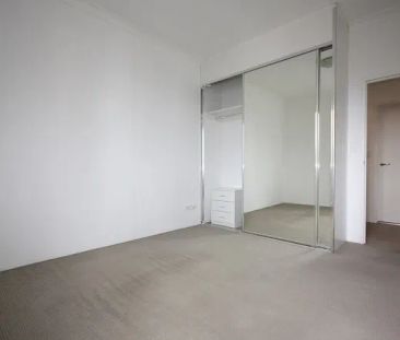 Large and spacious apartment - 2 car spaces - Photo 1