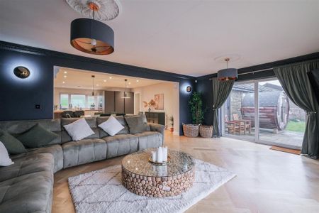 4 bedroom detached bungalow to rent - Photo 2