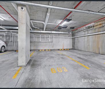 Spacious Ground Floor Apartment with Easy Access to Everything - Photo 4