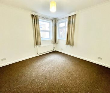 Mount Liell Court East, The Leas, Westcliff-on-Sea, Essex, SS0 8HH - Photo 5