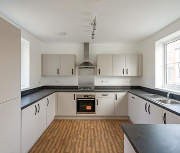 4 bedroom detached house to rent - Photo 2