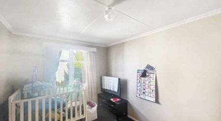 COLLEGE ESTATE - 3 BEDROOMS - Photo 5